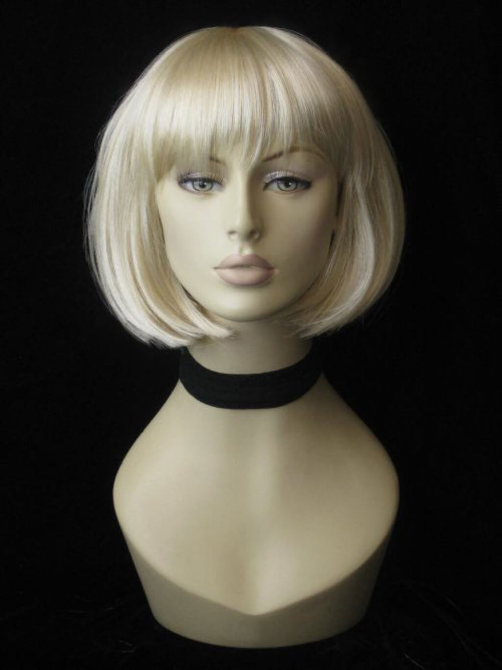 Blonde bob wig on a mannequin head against a black background. Blonde bob wig with fringe: Gracie blonde 613