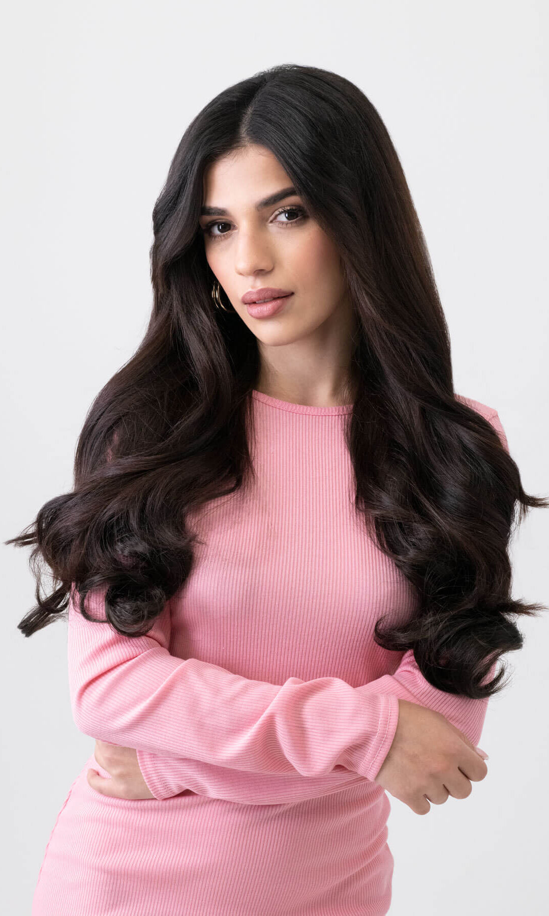 Woman wearing a pink dress against a light gray background. synthetic hair extension, 1 piece, wavy, 20", 200g dark brown 4