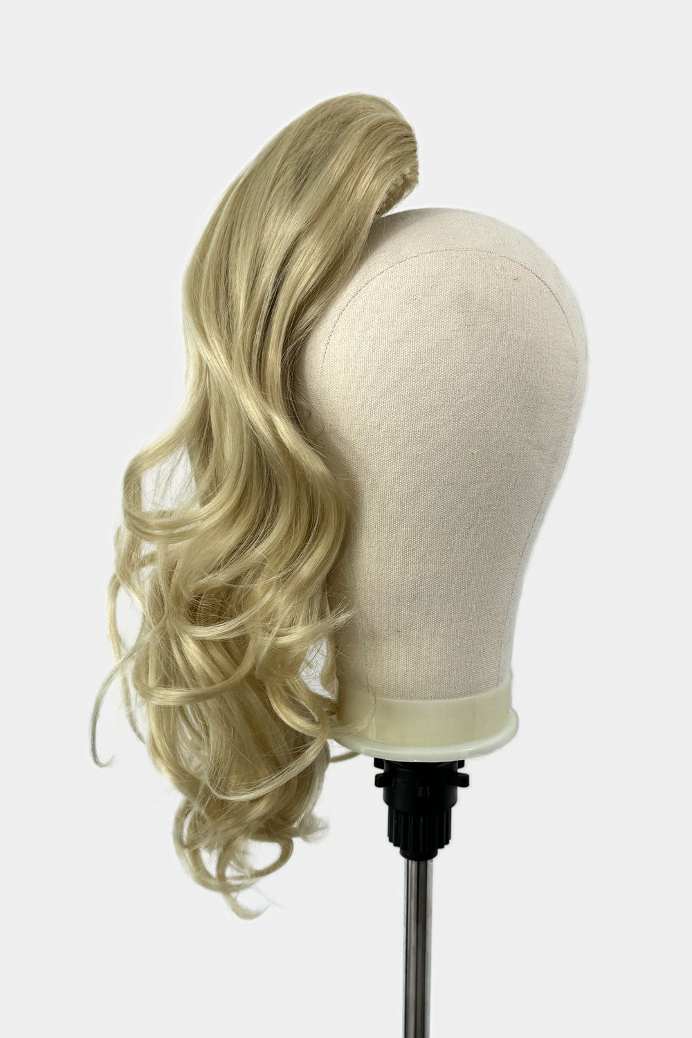 Long ponytail hairpiece, clip-in: Sapphire creamy blonde 613