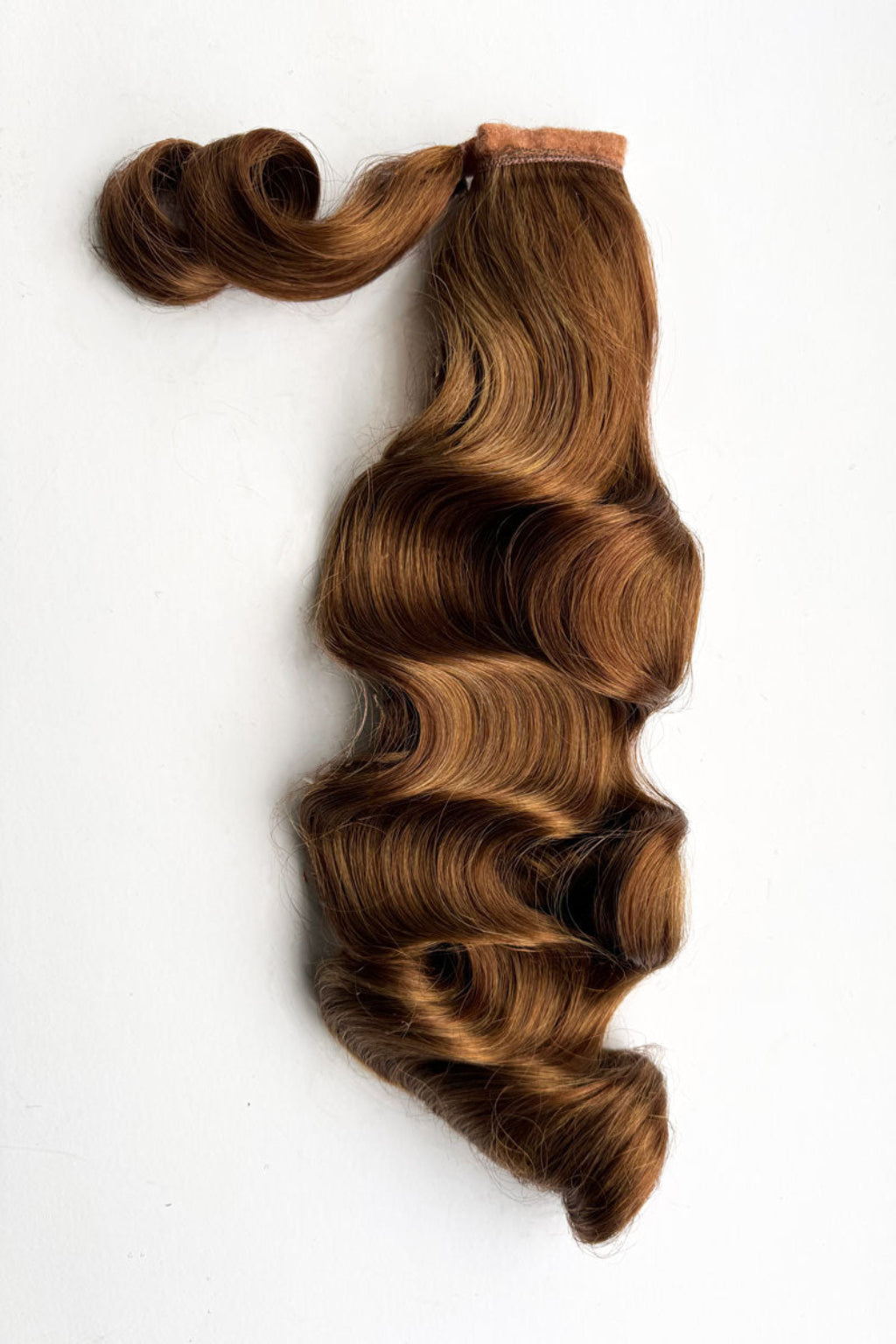 Retro style ponytail hairpiece, long with vintage waves: Arabella Brown 27C29