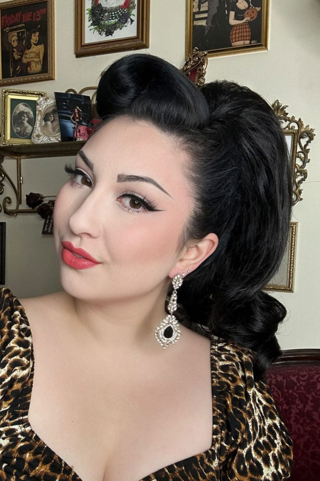 A woman wearing a long wavy ponytail hairpiece extension with loose and layered curls. Long wavy ponytail hairpiece extension: Tiffany black 1B