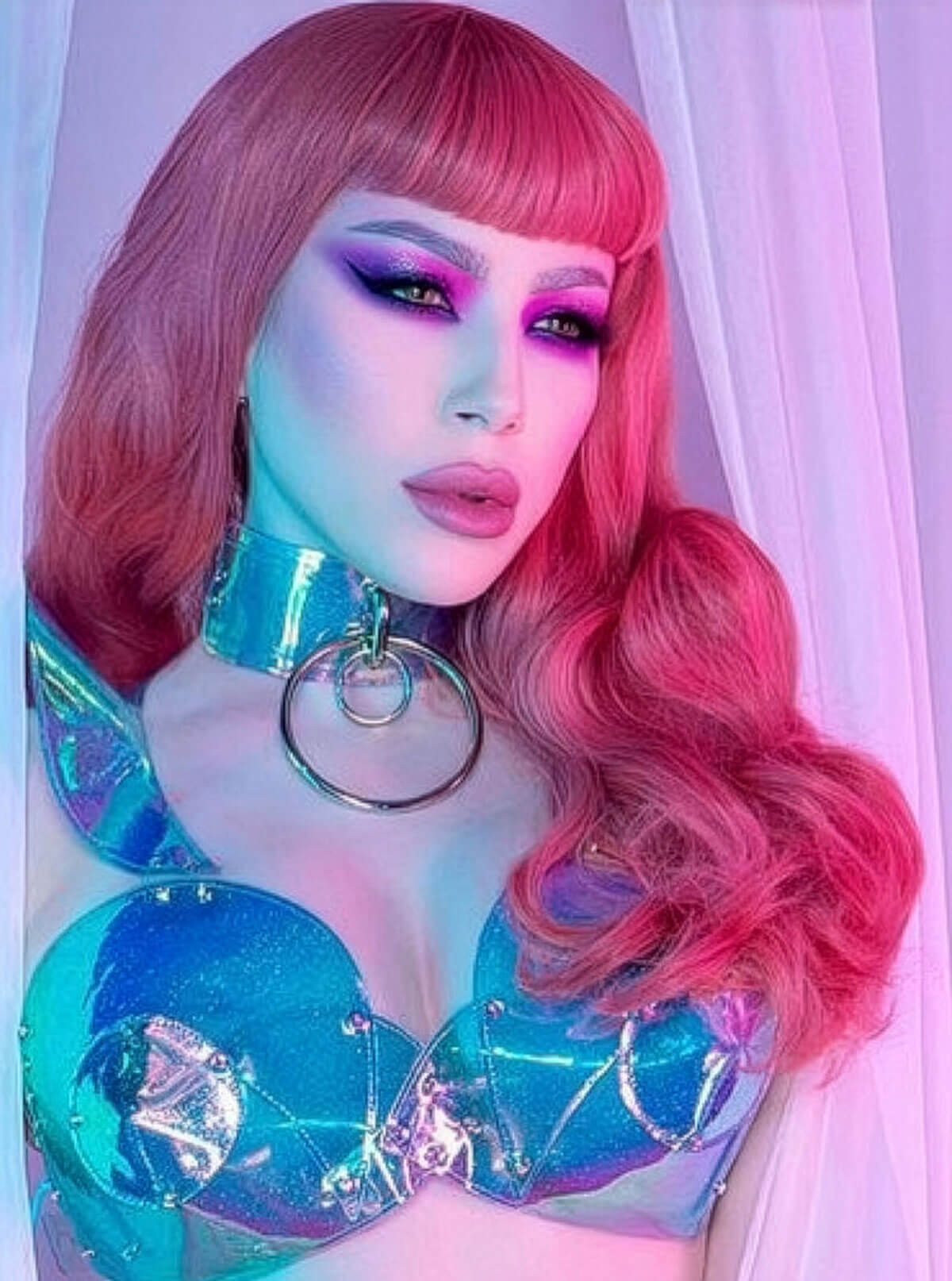 Long pastel-pink pinup style wig with gentle waves and short fringe: Candy