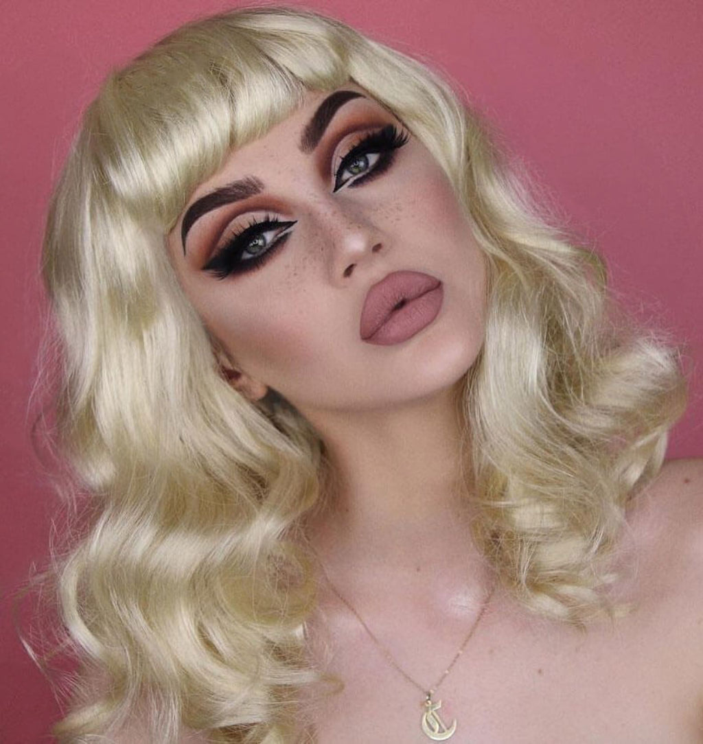 Blonde pinup wig, curled with short fringe, 1950s style: Cora creamy blonde 613