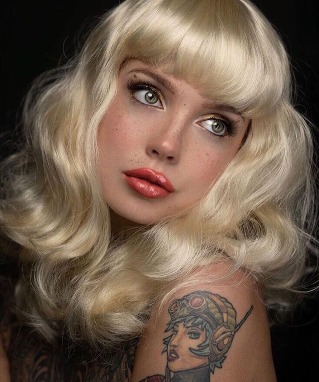 Blonde pinup wig, curled with short fringe, 1950s style: Cora creamy blonde 613