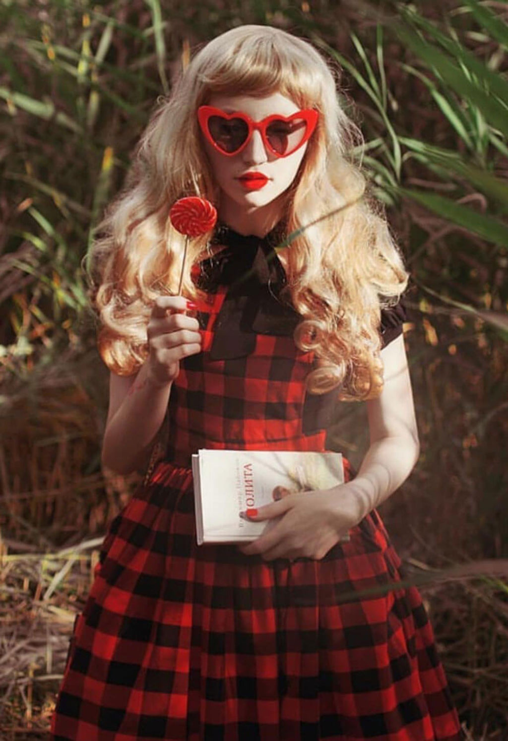 Long blonde 1950s style wig, gently wavy with short fringe: Emmeline