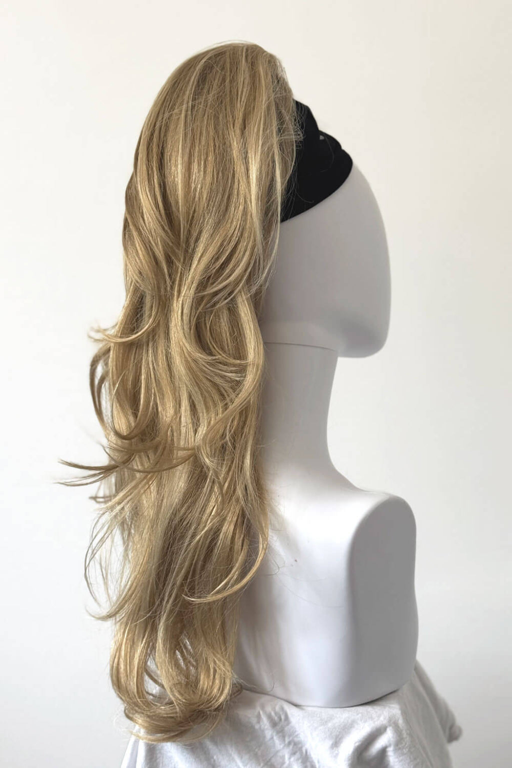 Clip-in ponytail hairpiece extension: Olivia blonde 24H613
