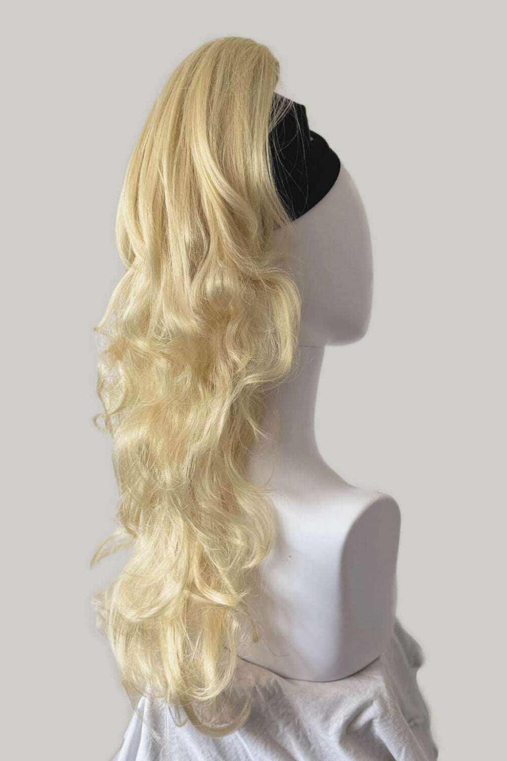 Clip-in ponytail hairpiece extension: Olivia creamy blonde 613