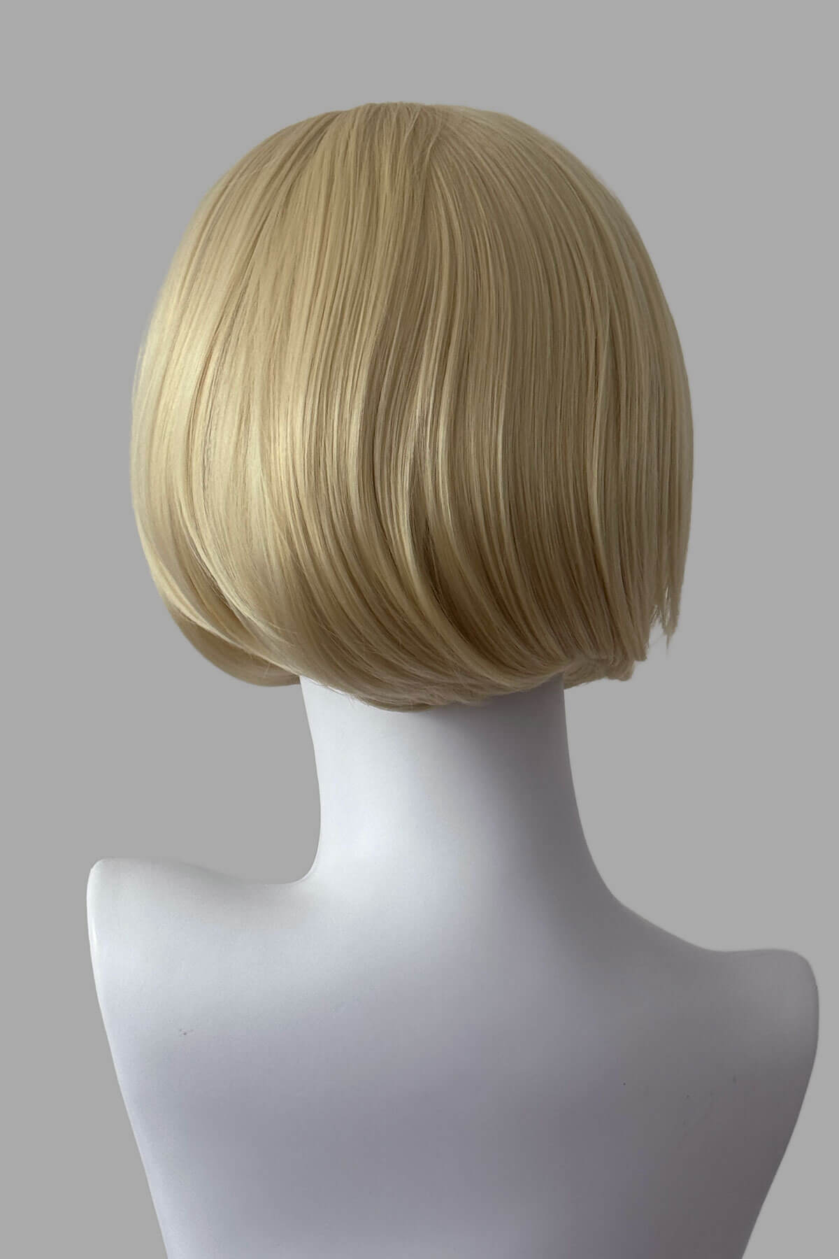 Mannequin with blonde half wig. Bob half wig hairpiece, heat styleable - Amelie blonde 613