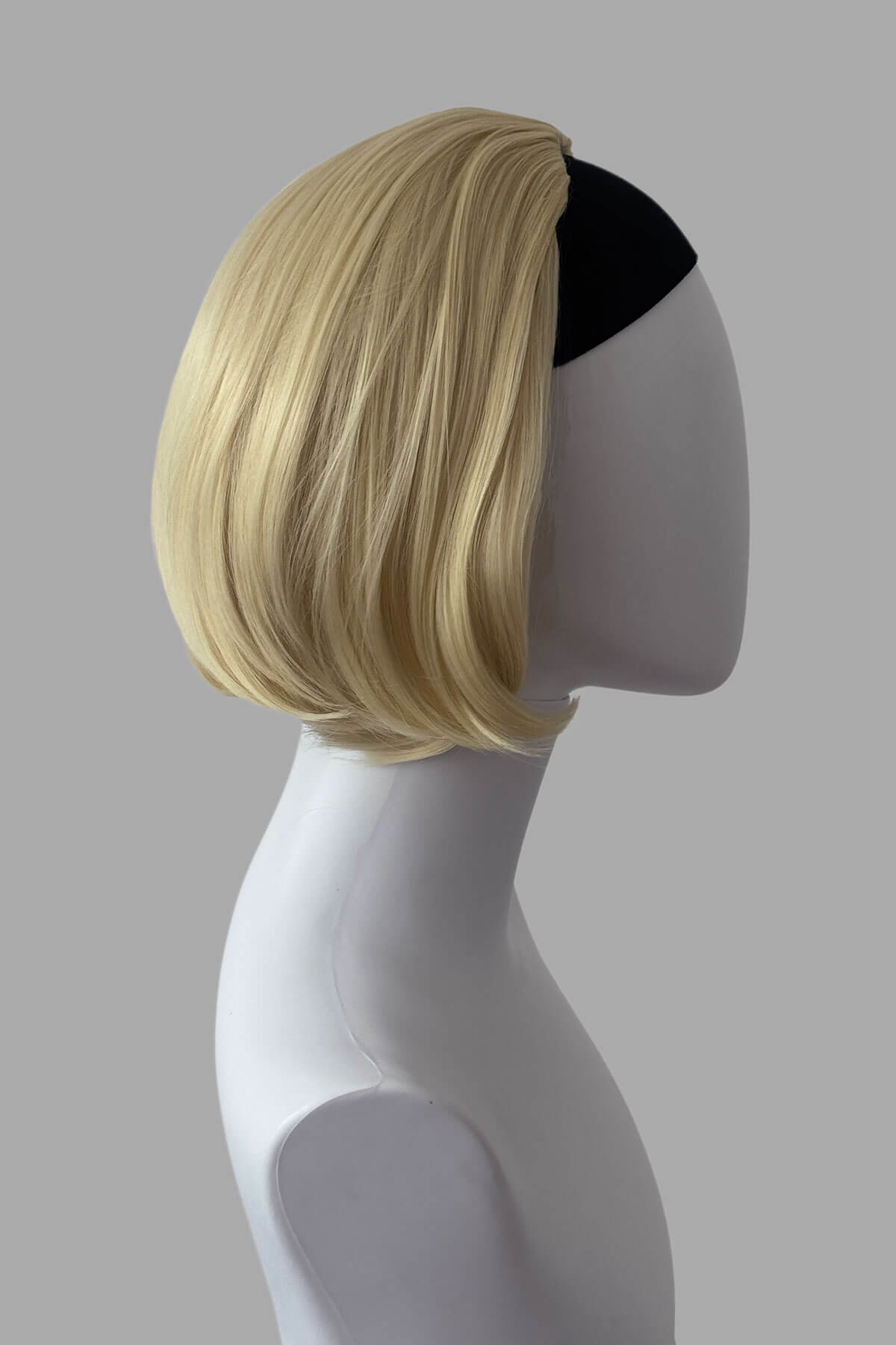 Mannequin with blonde half wig. Bob half wig hairpiece, heat styleable - Amelie blonde 613