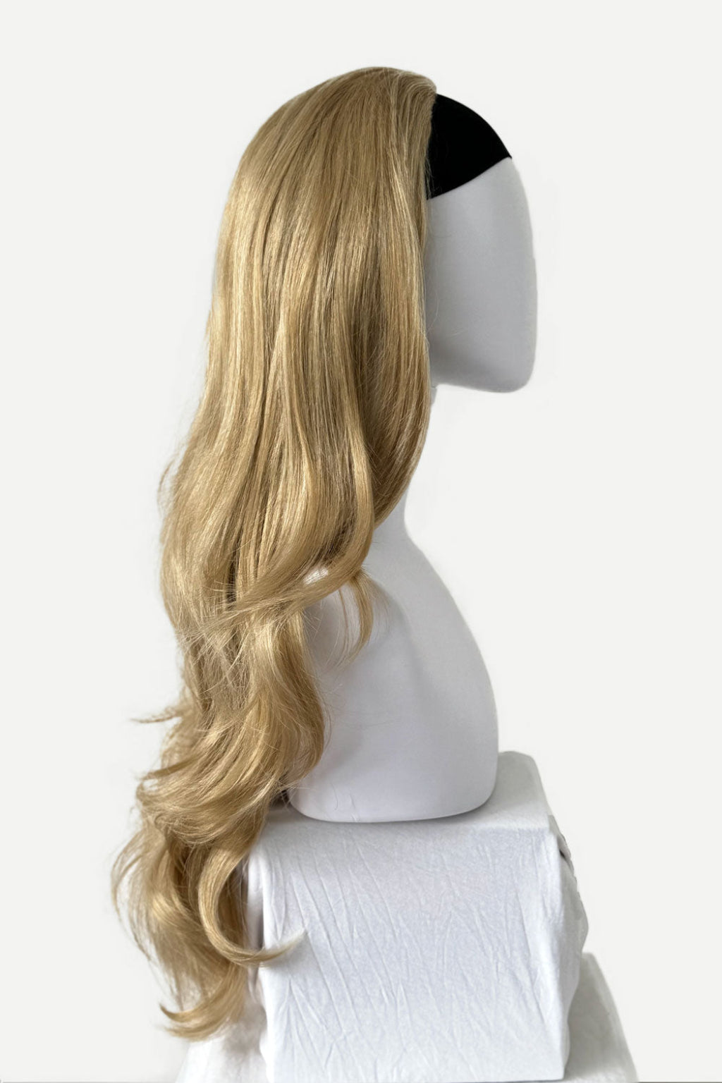 Blonde half wig hairpiece (3/4 wig), loose curls: Suki blonde 24H613