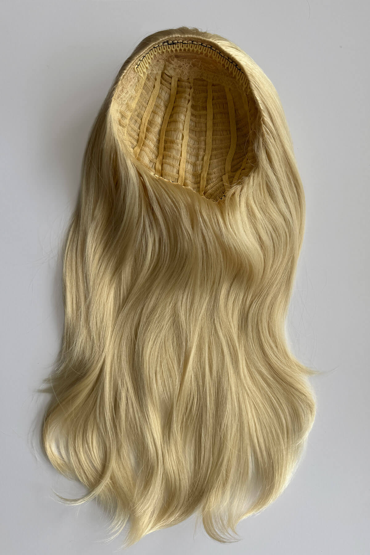 A long wavy light blonde half wig. Claudia - Volume Boosting Long Gentle Bouncy Layered Half wig light blonde 613
