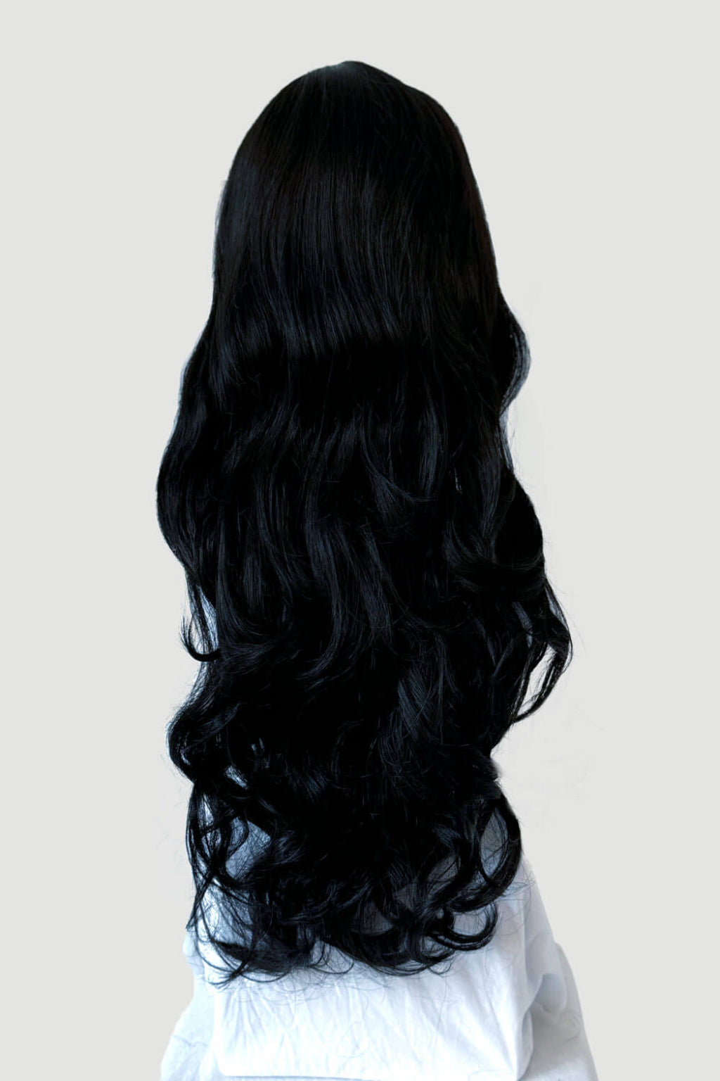 Long wavy black wig with side-sweeping Fringe: Charlotte