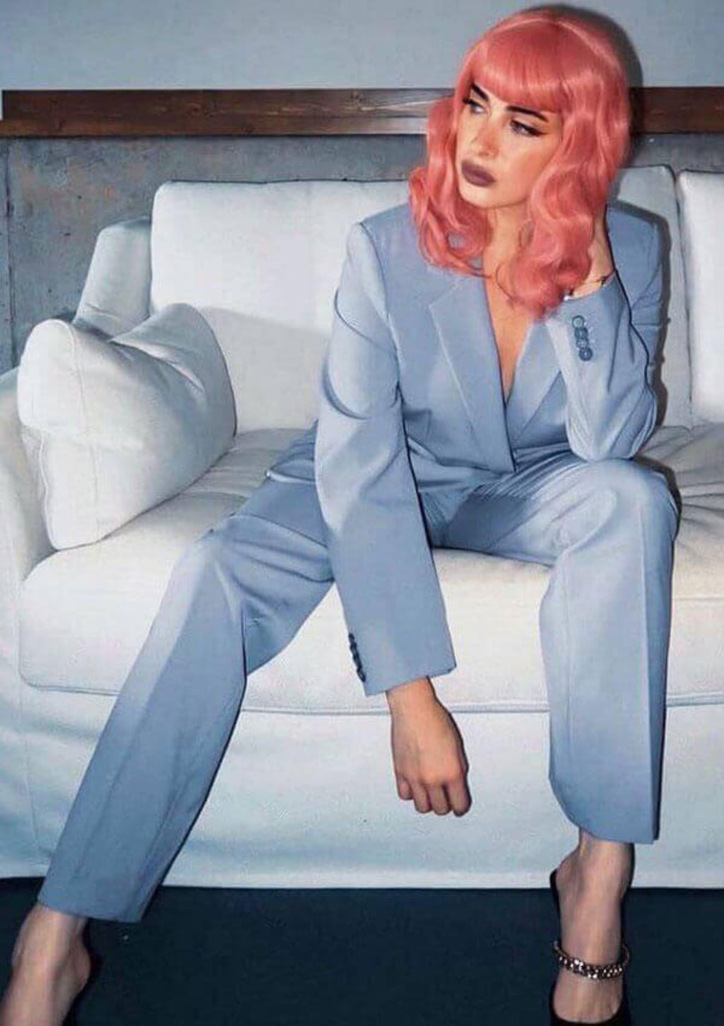 Pink pinup style wig, with finger waves and a short fringe, 1950s style: Stevie