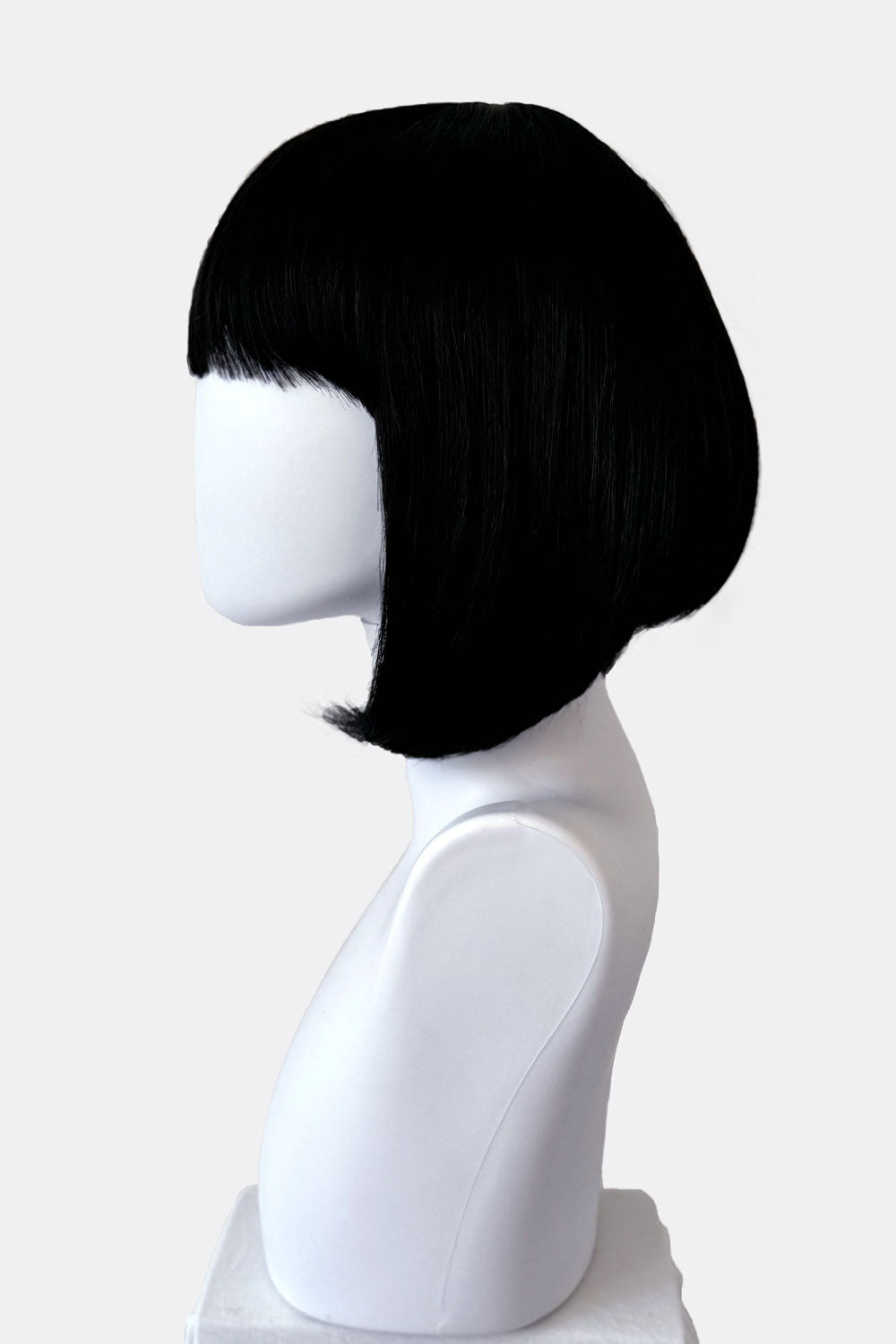 Black inverted bob wig: Chloe on a mannequin from the side