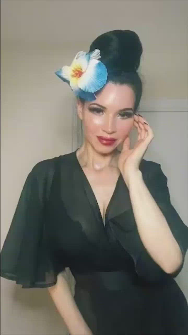 Hairpiece bun; instant perfect bun hairpiece: Hepburn
